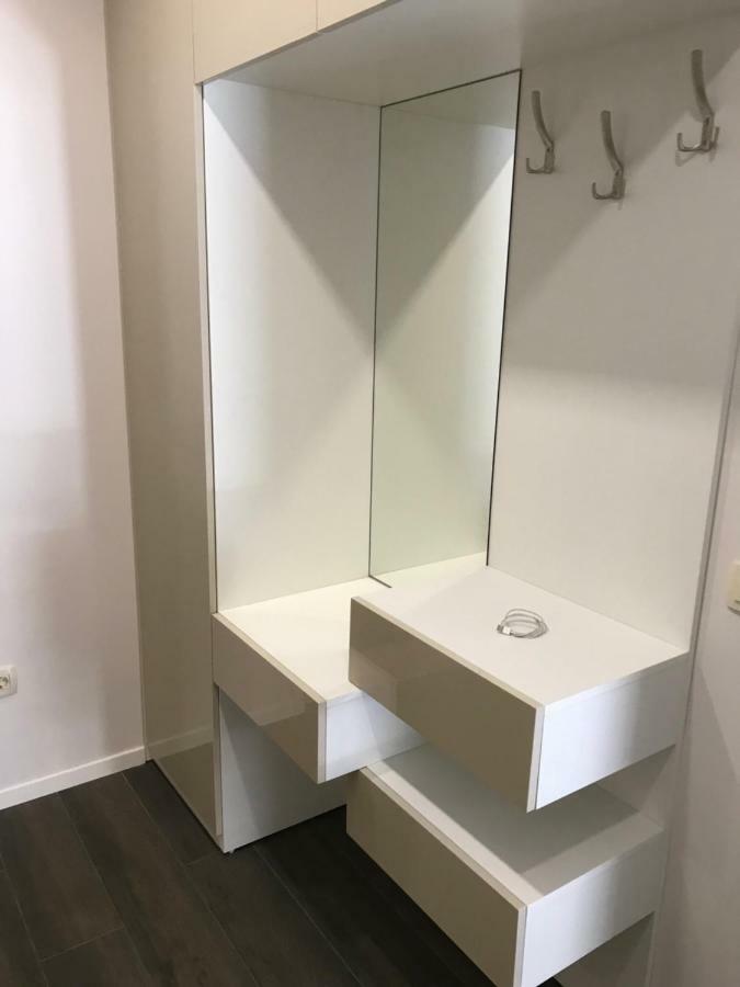 Modern New Apartment In マカルスカ エクステリア 写真