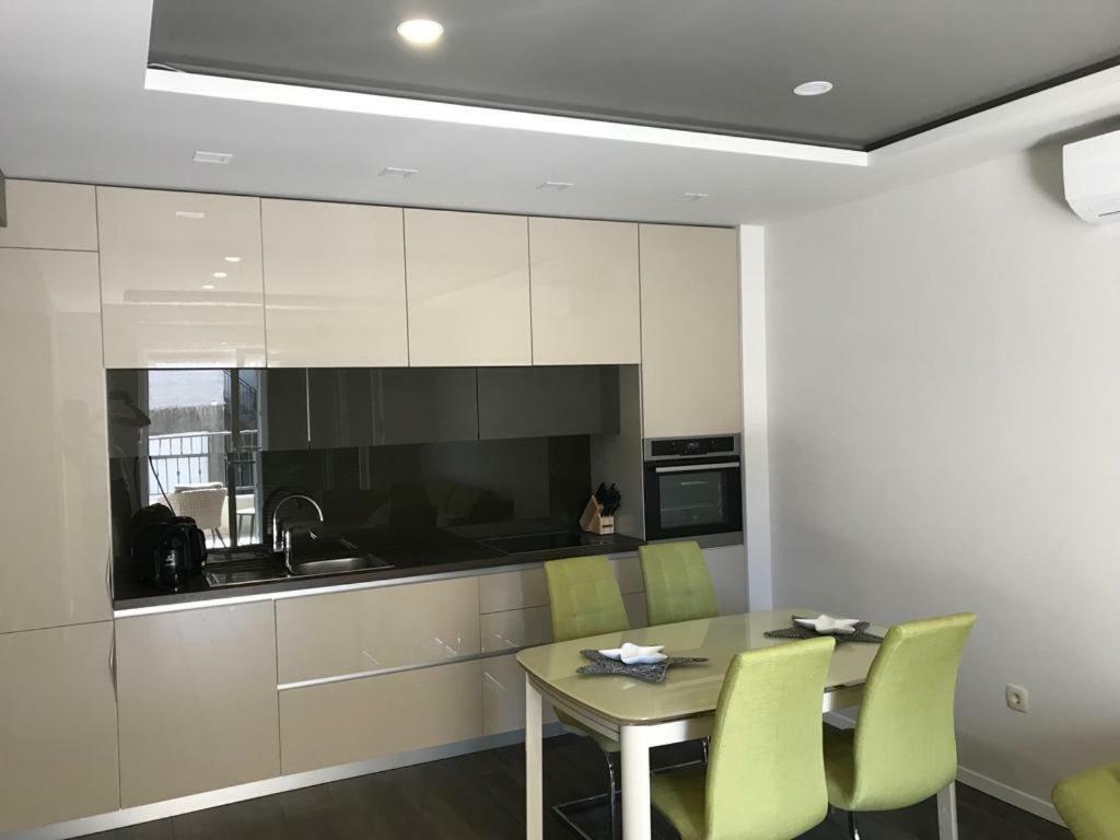 Modern New Apartment In マカルスカ エクステリア 写真