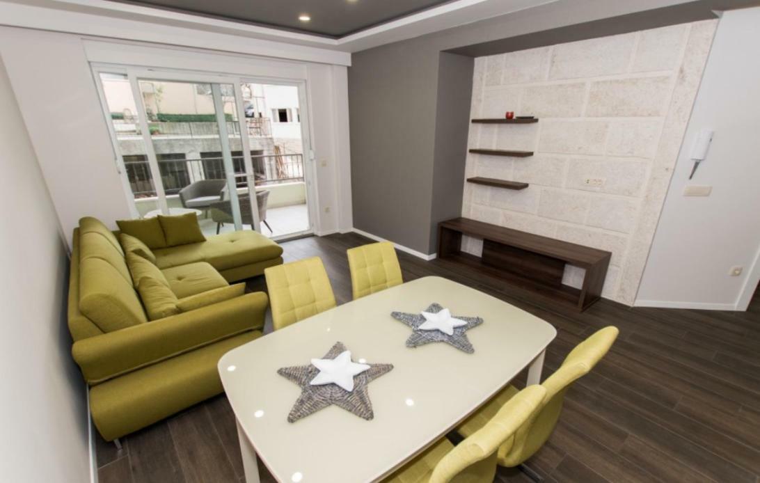 Modern New Apartment In マカルスカ エクステリア 写真