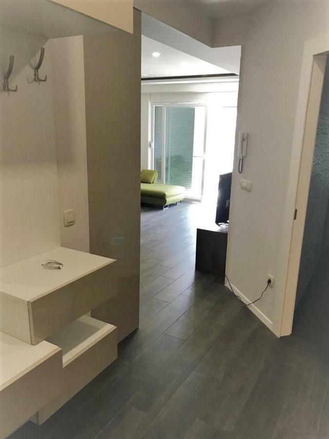 Modern New Apartment In マカルスカ エクステリア 写真
